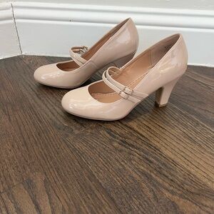 Journee Collections taupe size 8